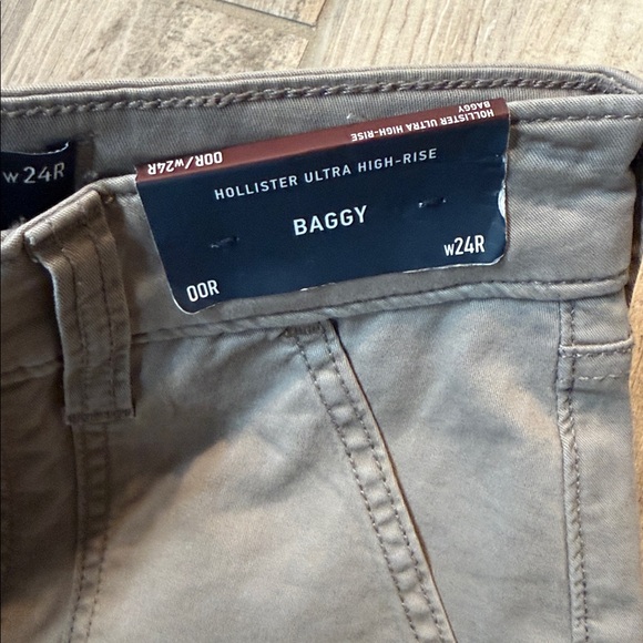 Hollister High Rise Baggy Cargo Pants Woman’s 00R Waist 24R NWT - Picture 8 of 11